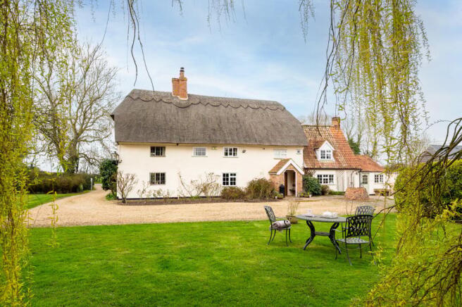 4 bed property, in Keysoe Row East, £1,000,000