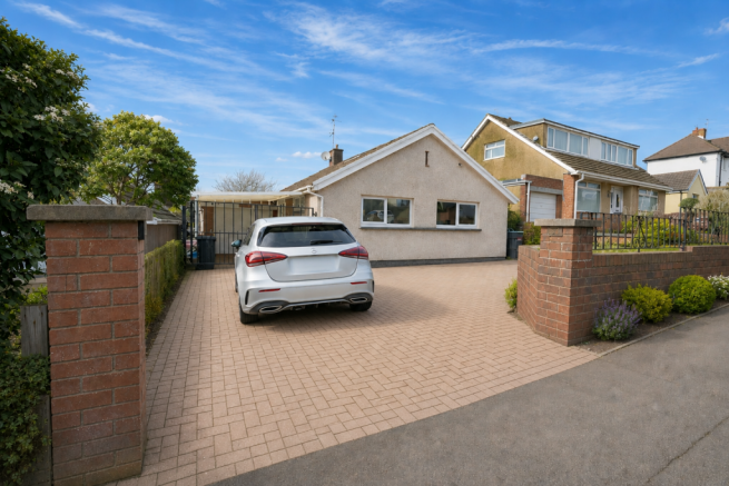 2 bed property, in High Cross Lane, £325,000