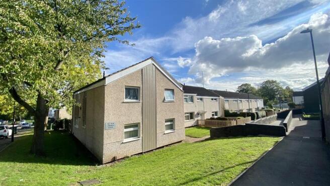 2 bed property, in Triumph Close, £99,000