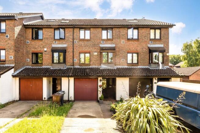 4 bed property, in Stags Way, £699,950