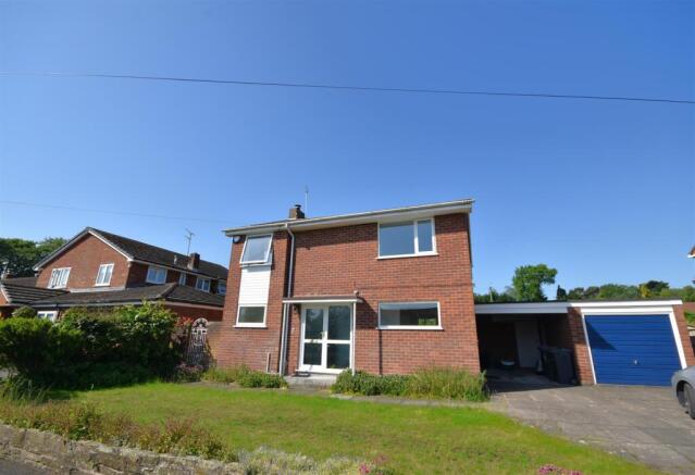 4 bed property, in Hawthorne Drive, £475,000