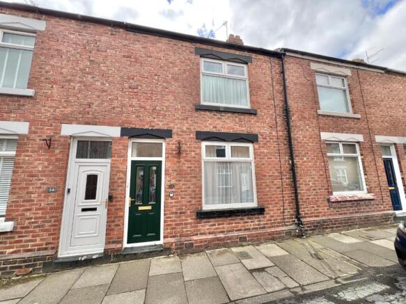 2 bed property, in Woodlands Road, £50,000