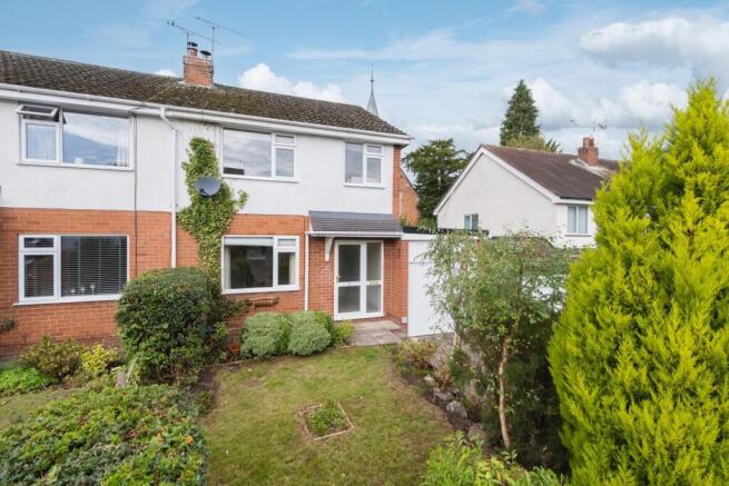 3 bed property, in The Highlands, £305,000