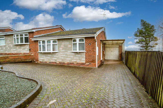 2 bed property, in Woods Lane, £210,000