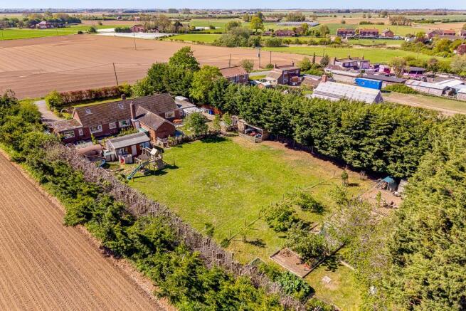 5 bed property, in Station Road, £575,000