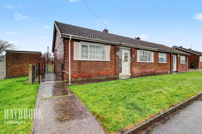 2 bed property, in Chestnut Avenue, £140,000