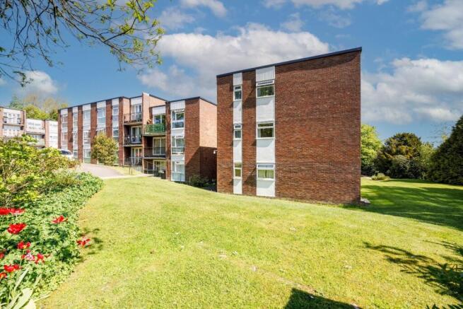 2 bed property, in Mill Lane, £210,000
