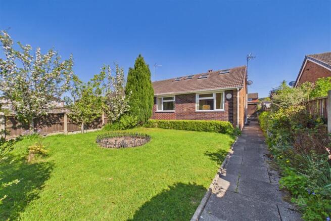 2 bed property, in Darley Grove, £180,000