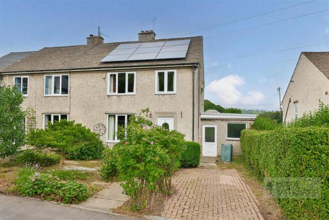 3 bed property, in Darkwood Crescent, £250,000