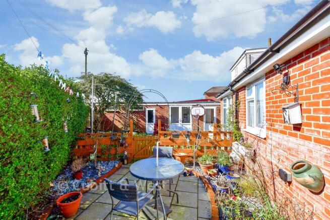 6 bed property, in Elmleigh Road, £525,000