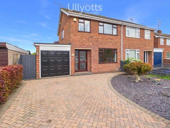 3 bed property, in Kings Meadow, £220,000