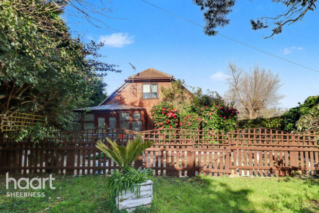 3 bed property, in Bell Farm Lane, £350,000