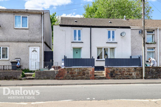 2 bed property, in Cardiff Road, £120,000