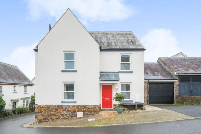 4 bed property, in Pinwill Crescent, £575,000