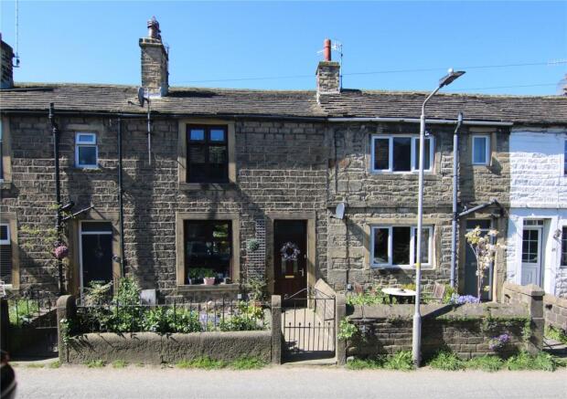 2 bed property, in High Street, £225,000