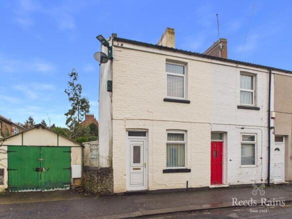 2 bed property, in Avenue Place, £90,000