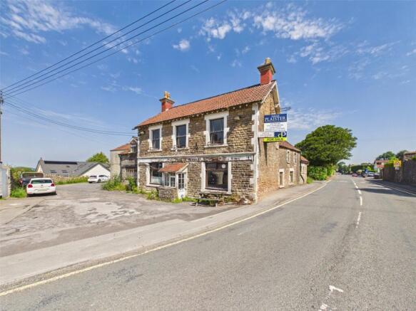 6 bed property, in The Square, £525,000