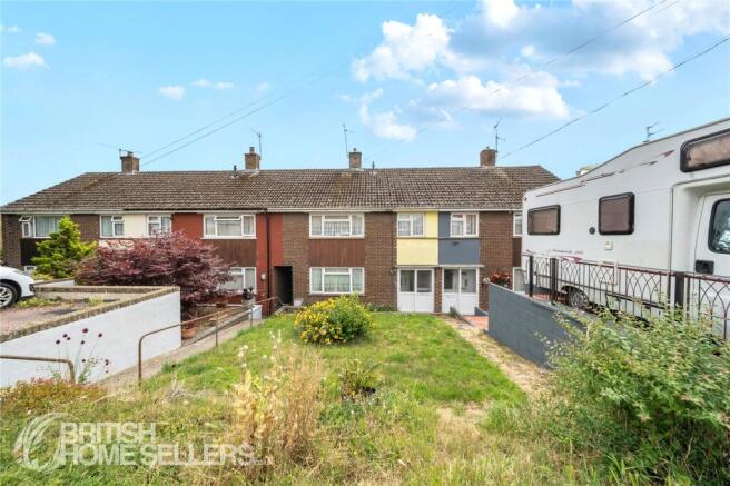 3 bed property, in Meadow Road, £240,000