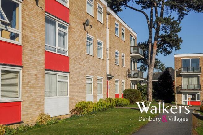 2 bed property, in Patching Hall Lane, £250,000