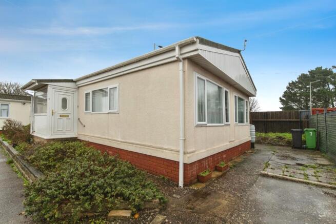 2 bed property, in Alexander Walk, £130,000