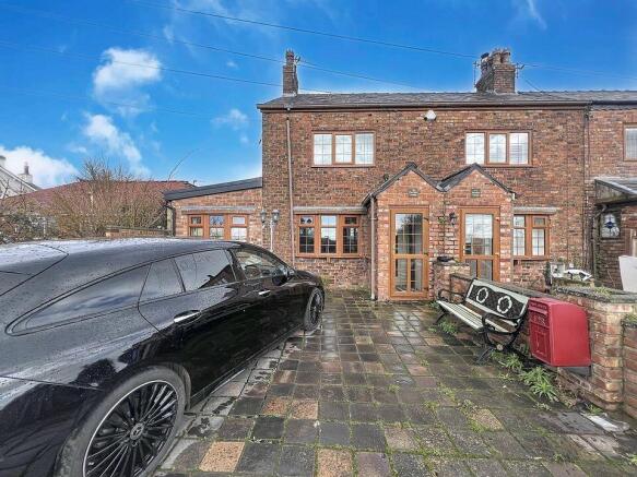 3 bed property, in New Lane, £230,000
