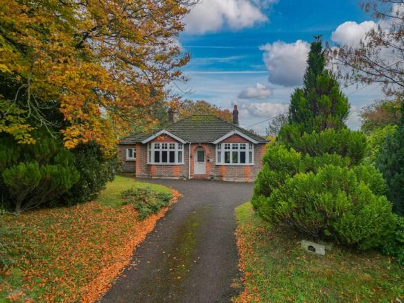 3 bed property, in Main Road, £700,000