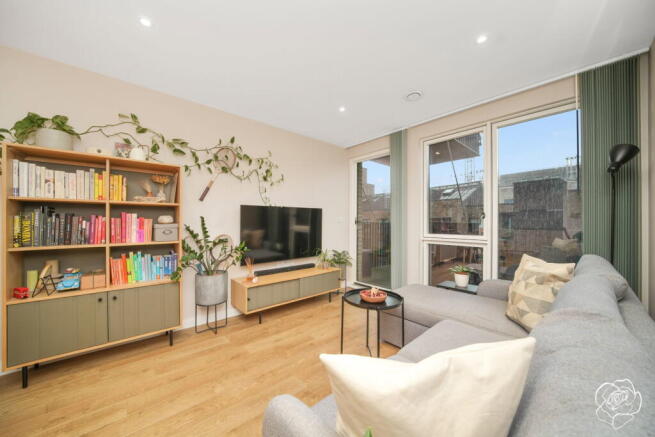 1 bed property, in Pavilions Court, £350,000