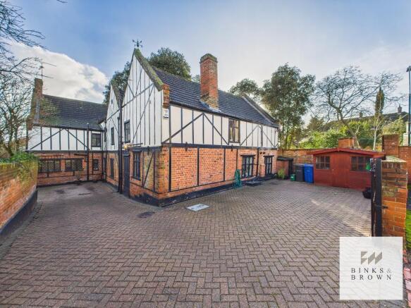 6 bed property, in South Hill, £995,000