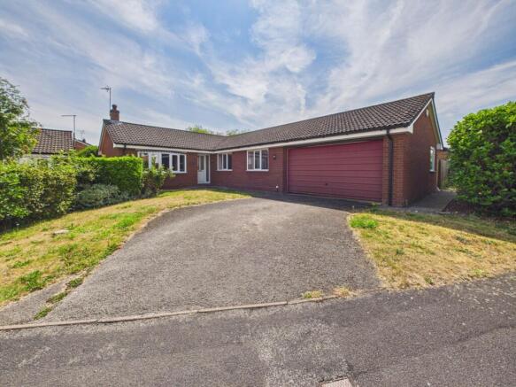 4 bed property, in Penfold Way, £420,000