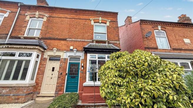 2 bed property, in Midland Road, £320,000
