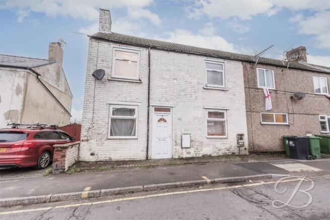 3 bed property, in High Street, £130,000