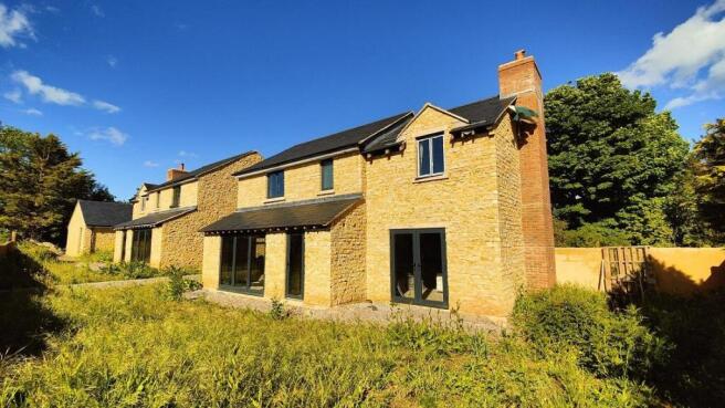 3 bed property, in Bristol Road, £190,000