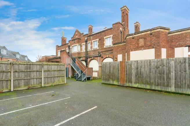 2 bed property, in Gospel Farm Road, £85,000