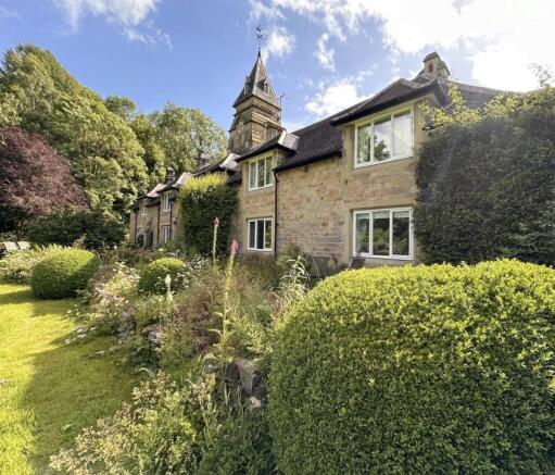 3 bed property, in Burton Close Mews, £300,000