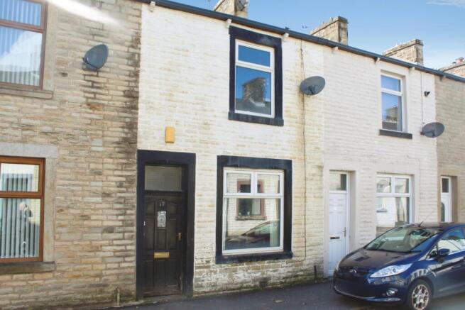 2 bed property, in Scott Street, £65,000