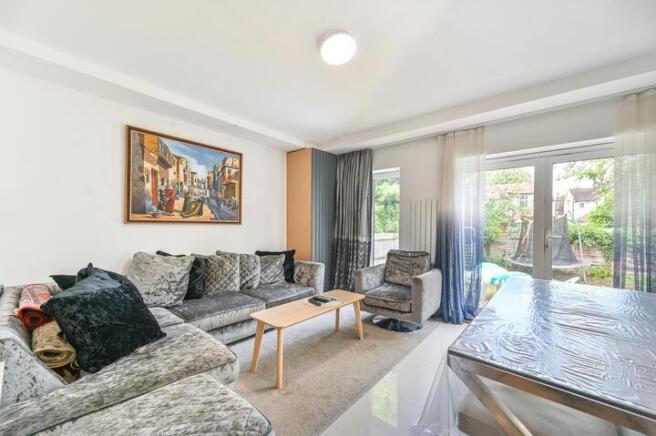 7 bed property, in Beechcroft Gardens, £650,000