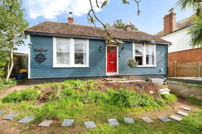 2 bed property, in Pennyacre Road, £300,000
