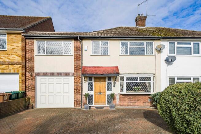 5 bed property, in Walnut Tree Road, £575,000