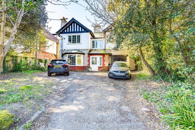 5 bed property, in Lowther Road, £495,000