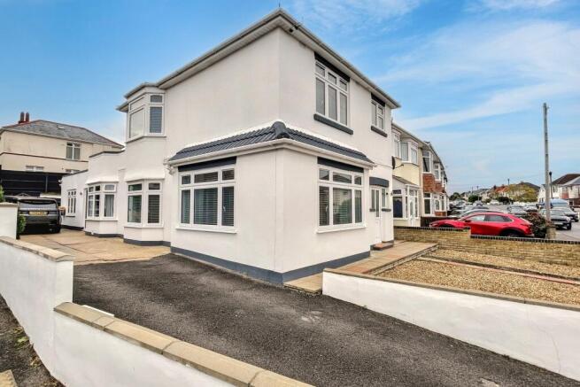 5 bed property, in Bournemouth, £550,000