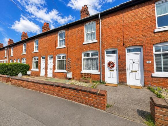 2 bed property, in Harrowby Street, £150,000