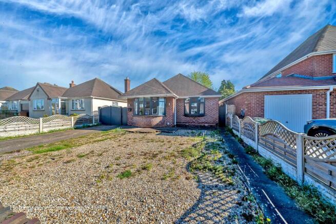 2 bed property, in Harborough Drive, £500,000
