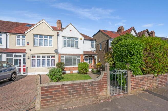 3 bed property, in Cherry Tree Walk, £675,000