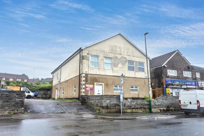 2 bed property, in Flat 4 Aneurin House, £50,000