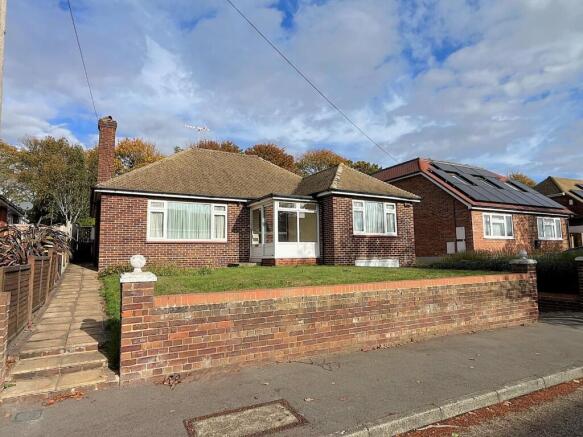 3 bed property, in Tennyson Walk, £500,000