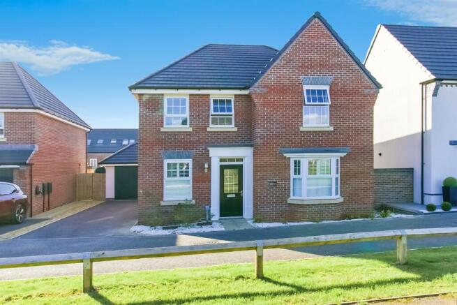 4 bed property, in Rhodfa'r Hurricane, £370,000