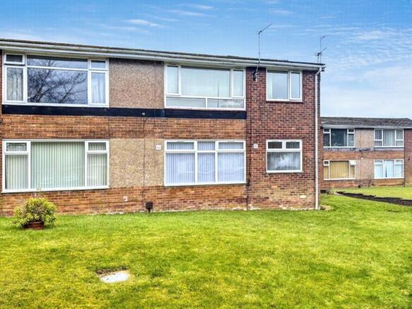 1 bed property, in Greenways, £35,000