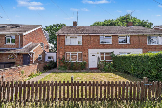 1 bed property, in Longs Way, £150,000