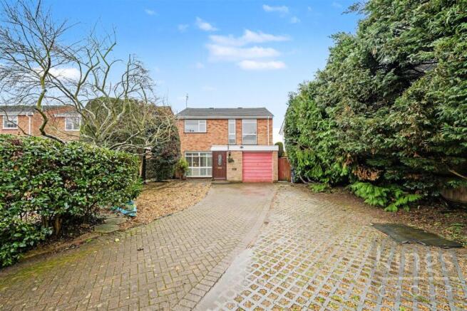 4 bed property, in Westmeade Close, £575,000