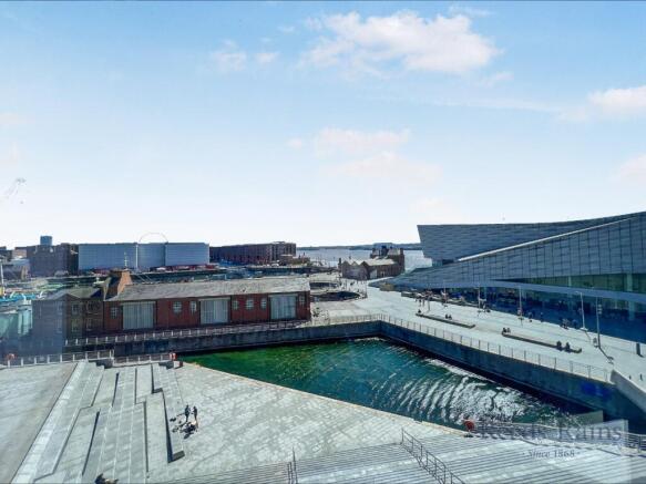 1 bed property, in Mann Island, £135,000